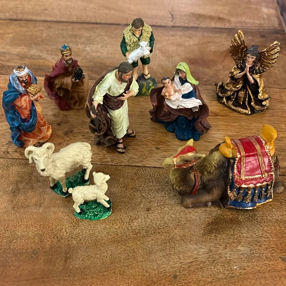 Hawthorne Village Holiday Hawthorne Village Authentic Nativity